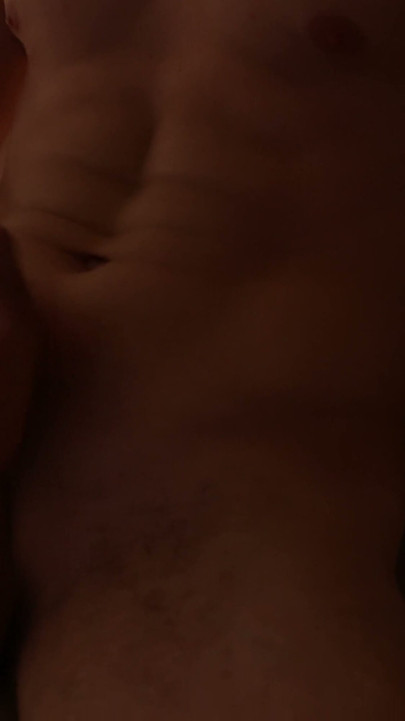 Strong hunk flexing and wanking his big cock and cums | Clip 1