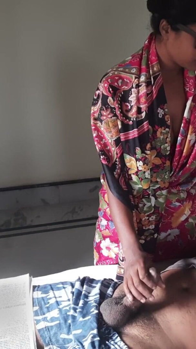 Indian Kamwali Maid Fucked by Owner  Hottest Bhabi in Saree | Clip 1