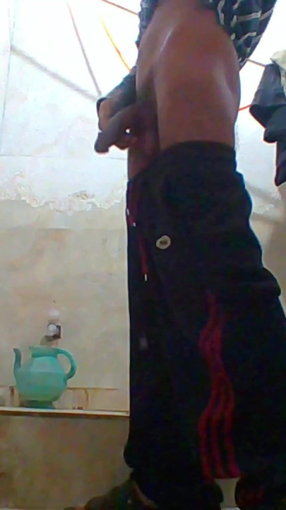 Must-see moment from "Pakistani boy in bathroom"