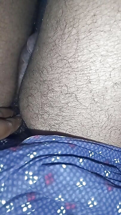 Desi Aunty with Pussy Hole Sucking Cream