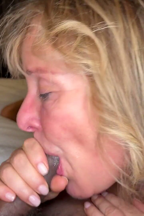 Alleggra the Sexy GILF Blows Mrflourish to Get His Admin Job