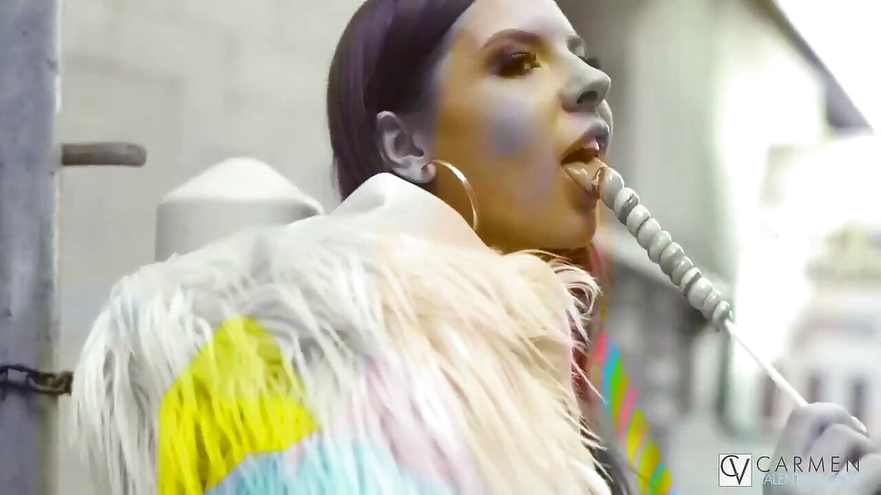 Carmen Valentina seduzida pela linda Milana Ricci !!