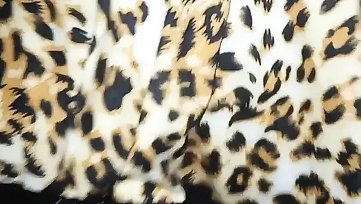 Baldızım büyük yarağıma binmeyi seviyor, fahişe gibi hareket ediyor