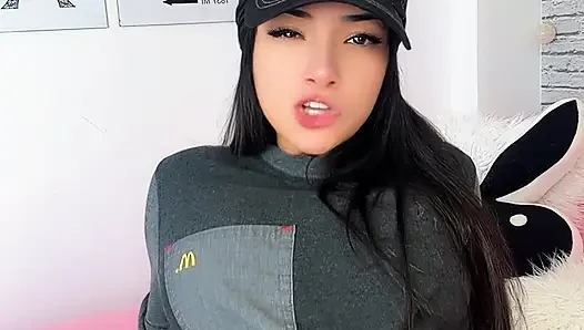 Roleplay ngentot sama pelayan latina seksi EMANUELLY RAQUEL pas istirahat di restoran
