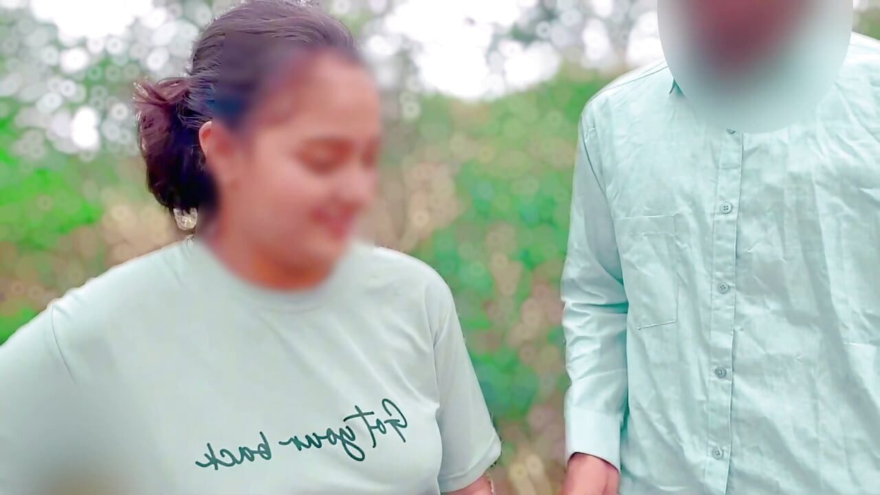 Indiana vendedora de imóveis quentes indo para a selva para comprar terra, mas Medam está com muito tesão para Big Dick e fodendo por proprietários de terras