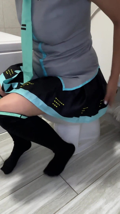 The Daily Toilet S2 Episode 20: Hastune Miku