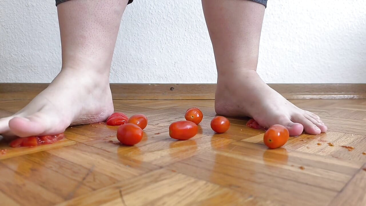 Pernas enormes vs. Cherry Tomatoes
