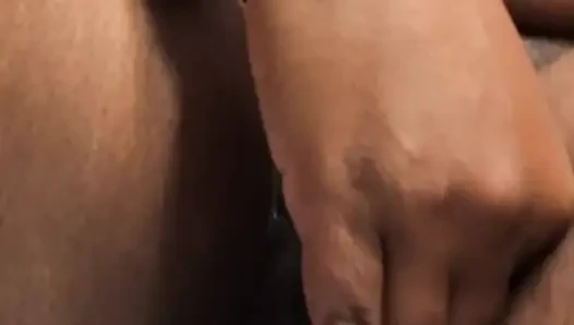 Bu şişman amcıkla oynuyor