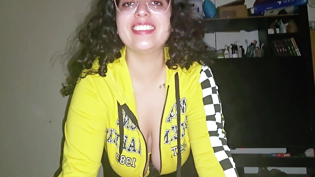 Está frio e BabyLuna939 vem te aquecer chupando o pau do Eddie Queens nesse novo ponto de vista onde cada gota de leite é bebida 1