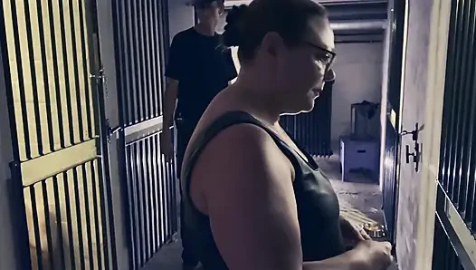 Dominatrix sahibe April - tek kırbaçlı üç köle - bölüm iki
