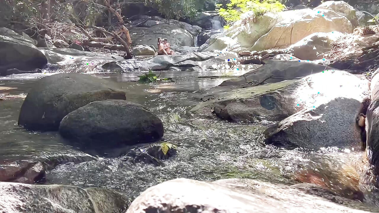 2 Latina swallow 2 cocks of strangers in the middle of the forest