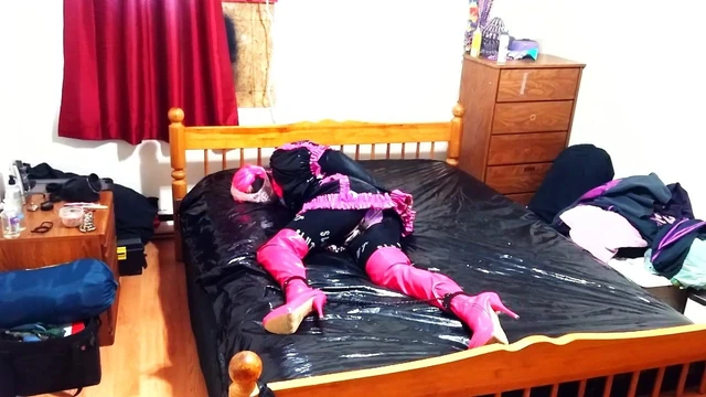 Sissy Maid handcuff self bondage