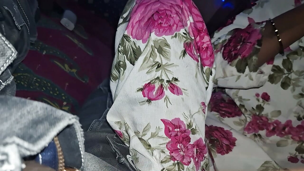 kaamuk yuva bhaabhi  na apne davar ka gahre land lya