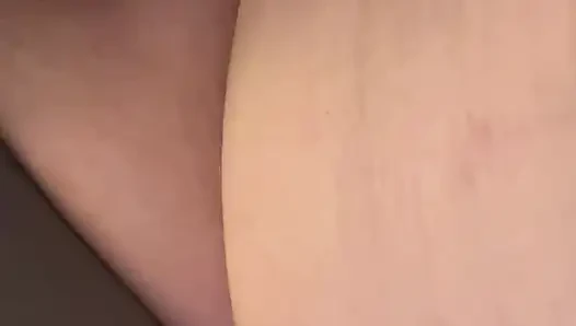 BBW, fette muschi, melkt dicken dildo, der mich dehnt.