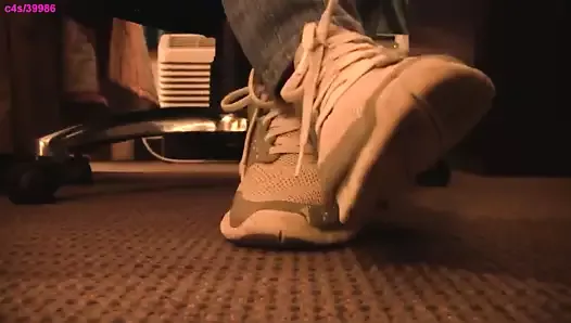 Nike обожает ласкающие руки кроссовки, полное видео
