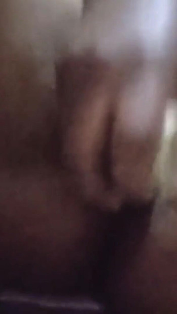 Emotivni trenutak iz "Nigerijska djevojka može biti tvoja instruktorica ako ti se sviđa ovaj besplatni porno video xxx"