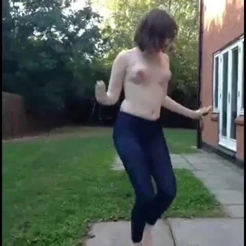 topless skipping