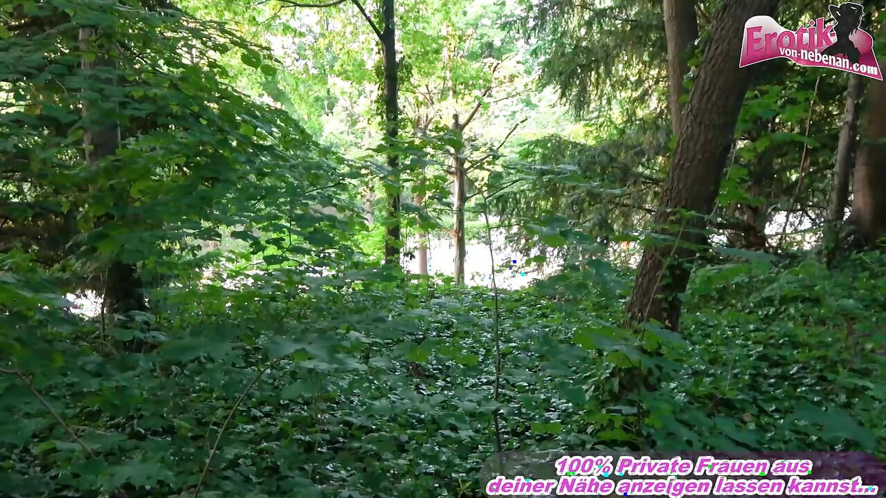 German Blowjob Date in Public Park (RISKY)