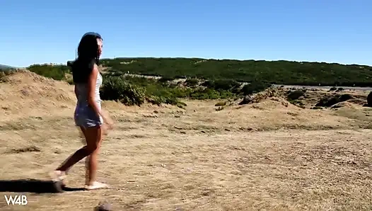 Sapphira pinkelt vor der kamera