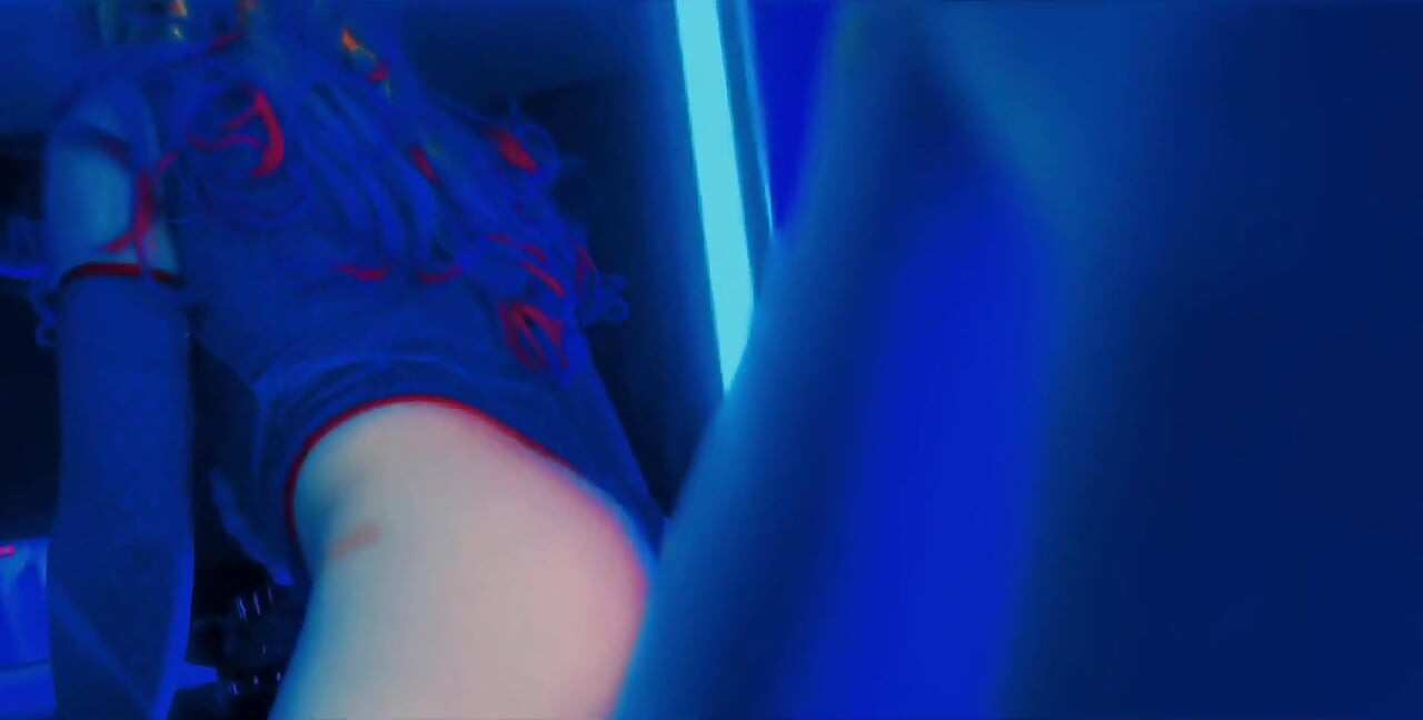 ספיידרמן הולך בננות - תחת בועתי נשי סקסי
