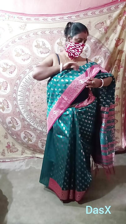 젖탱이를 빨아주는 녹색 사리