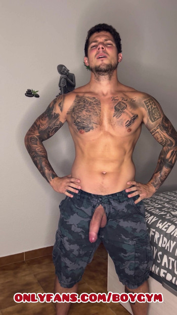 Militar se corre😈con mi gran polla