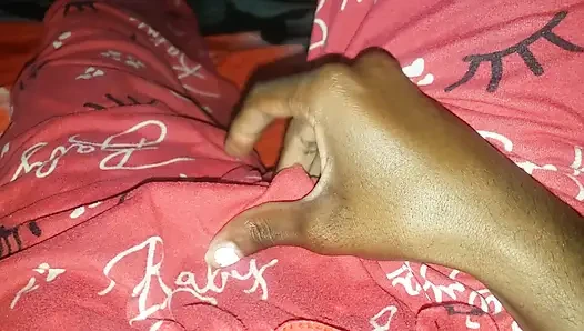 Fingering memekku sendiri di depan pacarku