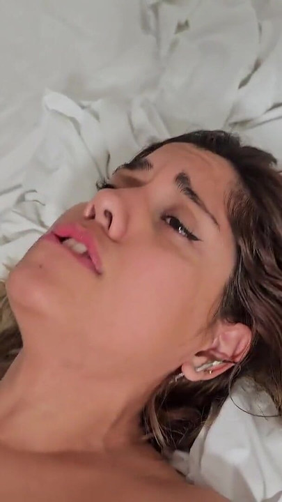 SaraLatina marocha Argentina despierta toda mojada | Klip 1