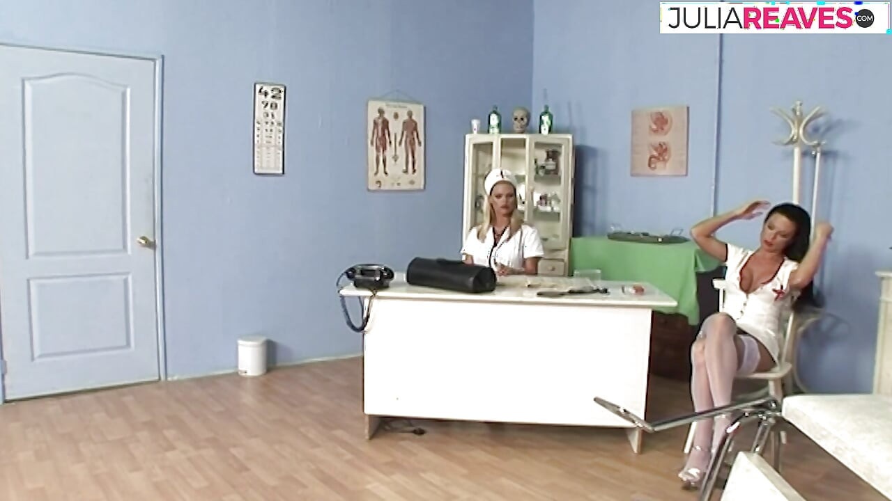 Examinar la anatomía del coño femenino