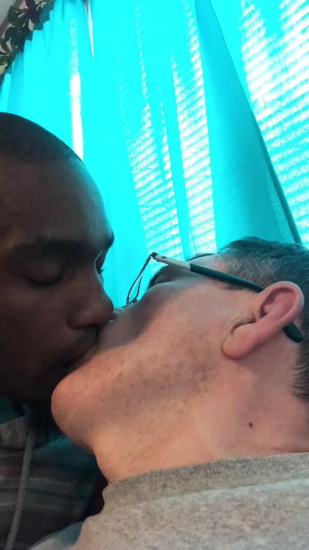Intense kiss