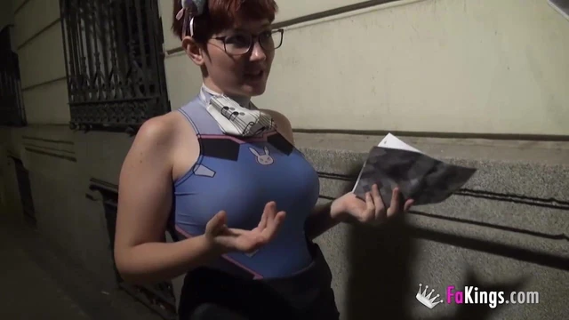 With A PLUG inside her ass she’s blowing dicks in public