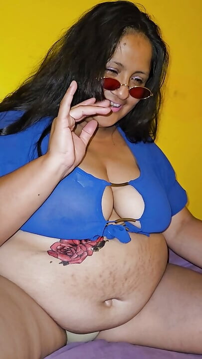 BBW with a big belly looking for cocks