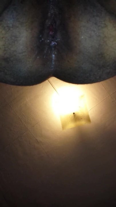 streaching my asshole thinking about big white cocks (xoxo)
