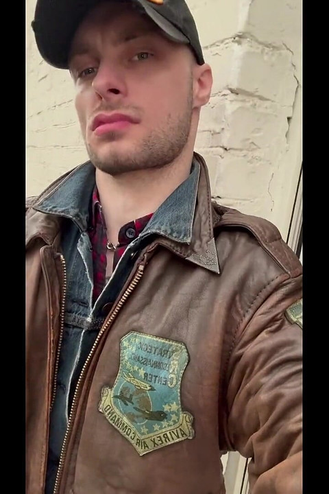 Kinkysirius Enjoy Rain Shower in Brown Vintage Leather Bomber and Levis Jeans Outfit