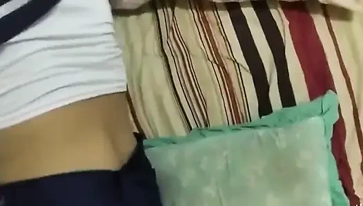 Elbise giymiş güzel bir kızın kocasını baştan çıkardığı havalı bir klip.