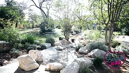 Kira, tante nakal yang lagi asik ngentot di depan kamera