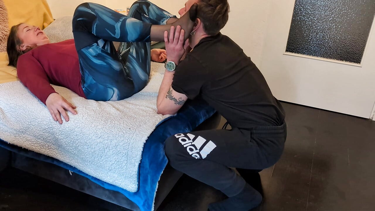 Madrasta cheirando buceta tão bem