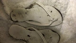 Sandalias destrozadas semen
