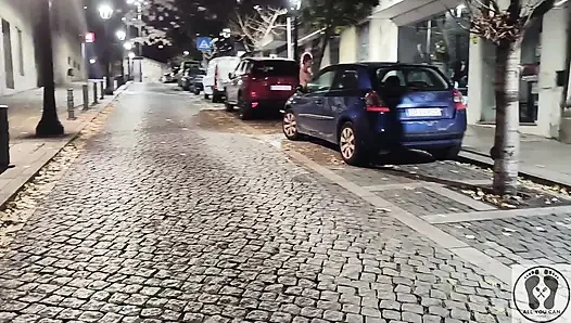 Risky Public Naked Chubby in the Building Pissing Outdoor
