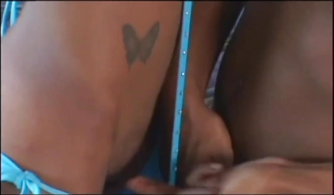 Perfecta nena de ébano es follada por bbc