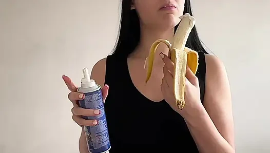 Makanan penutup pisang sebelum sepong panjang yang berair