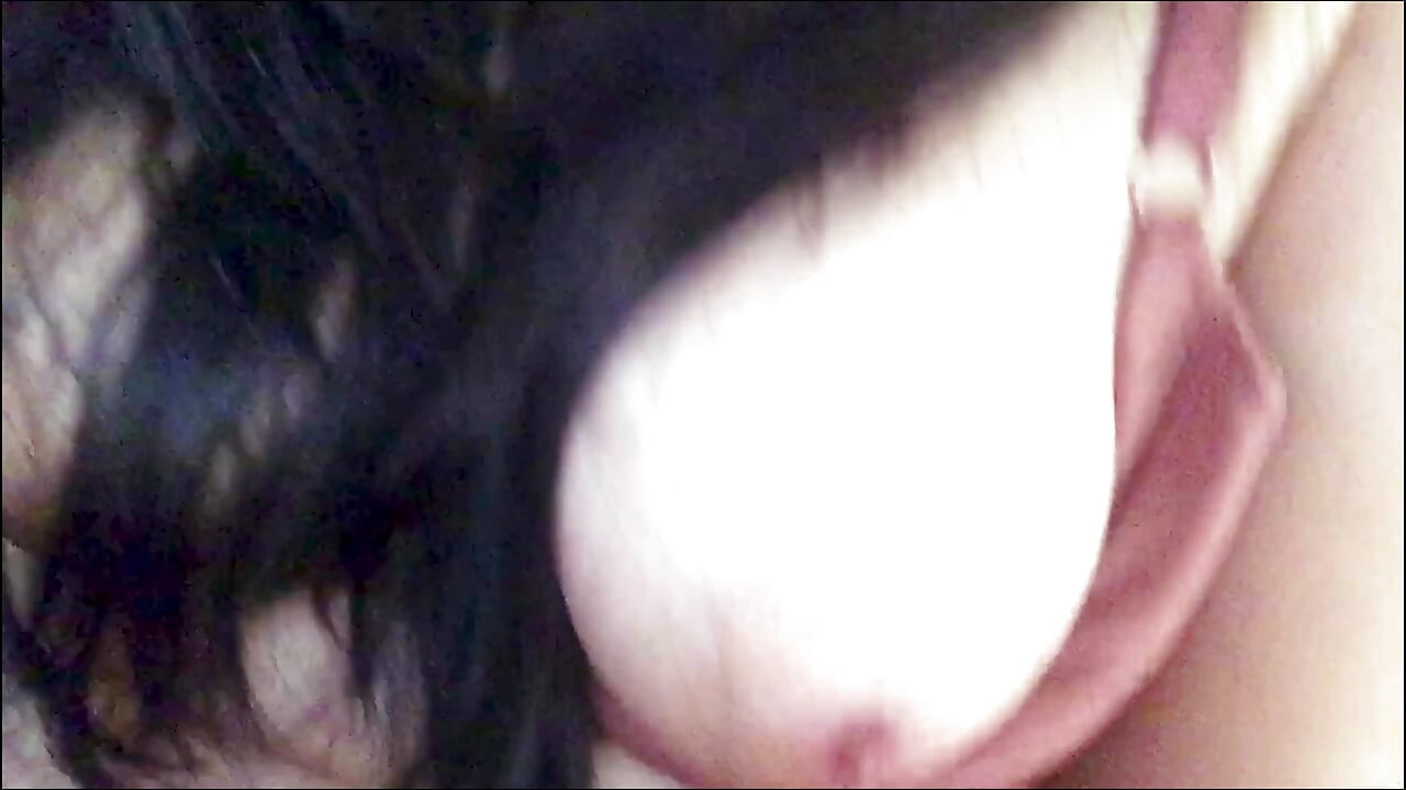 HOTWIFE mexicana muy cachonda montrando las tetas muy rico