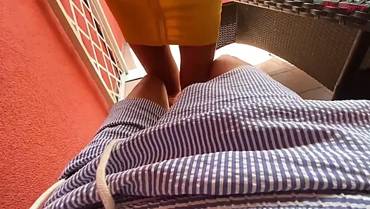 Bercinta di teras hotel dengan air mani di mulut