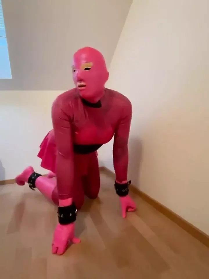 Pink Rubberdoll Sissy Slavegirl Fullrubber trei straturi latex
