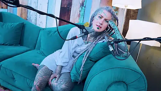 Aku ngomongin tentang aku - isolasi - asmr podcast sfw lagi ngomongin cewek gotik bertato rambut gimbal