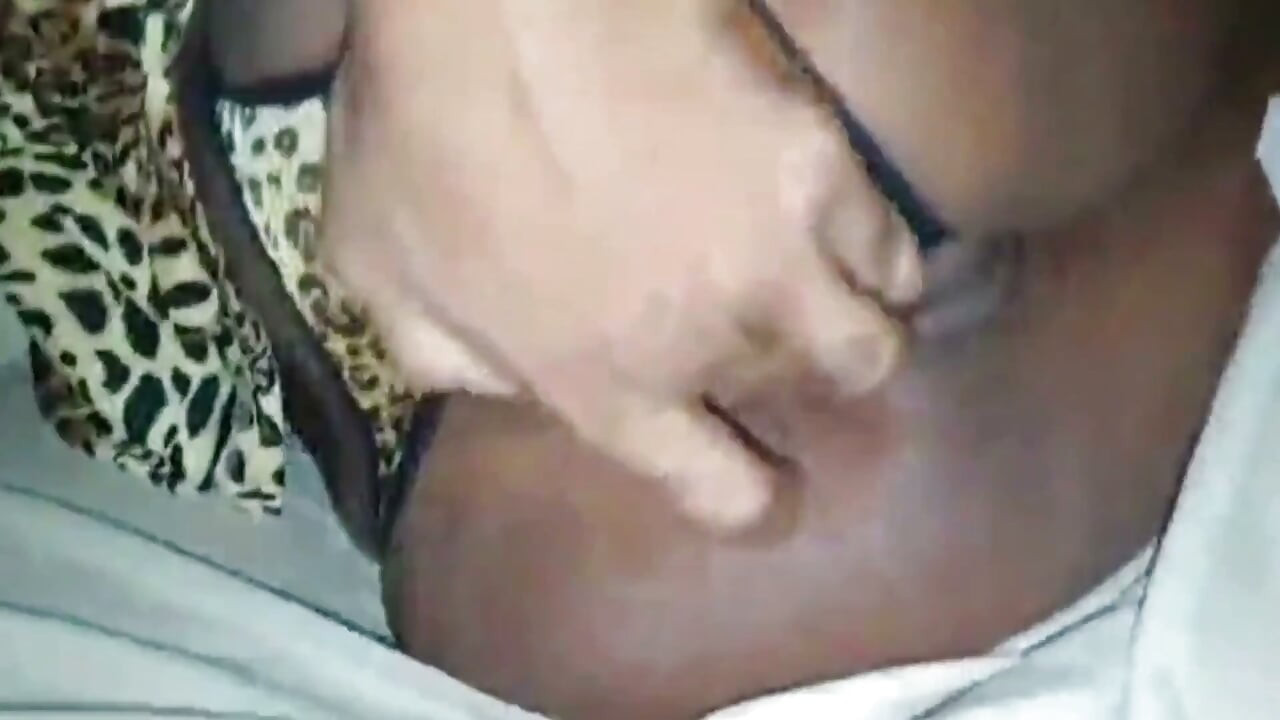 当我的前任来拜访我的妻子时, 我和她搭讪了