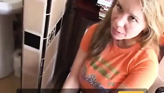 Bridgette monroe ngentot di sofa sama cowok mungilnya