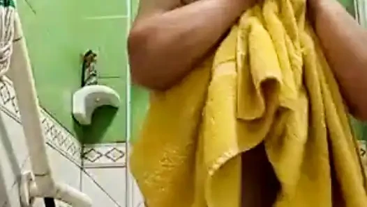 nur beobachten, wie arsch so früh am morgen ein bad nimmt