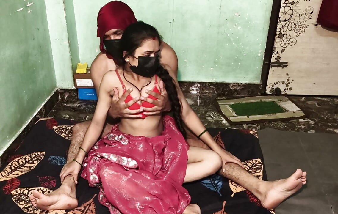 Saree de cuplu futere intensă Fată indiană frumoasă Desi cu pizda strâmtă Prima dată Sex hardcore în stil doggy Căsătorită cu sora vitregă