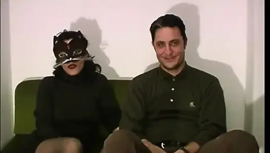 Nimm deine frau mit, um das harte vorsprechen zu machen